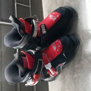 Nordica Firearrow Team2 youth ski boots